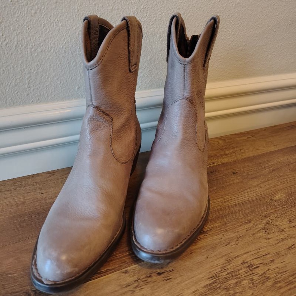 Born Wynd Western Ankle Boots Womens Sz 7M Gray Brown Leather Rear Zip Booties - Picture 2 of 10